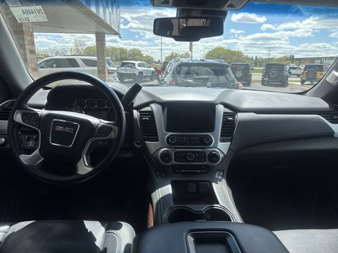 Used 2018 GMC Yukon SLT w/ Premium Edition AWD/4WD image 3