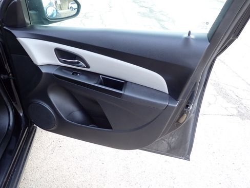 Used 2012 Chevrolet Cruze LS image 10