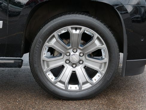 Used 2017 Cadillac Escalade ESV Platinum AWD/4WD image 17