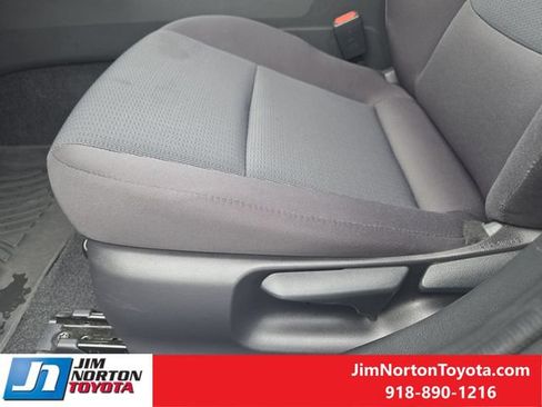 Used 2025 Toyota Prius LE FWD image 24