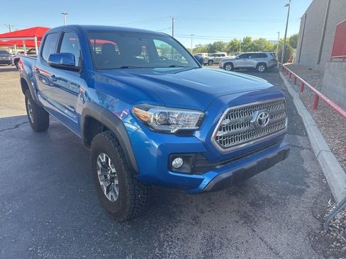 Used 2017 Toyota Tacoma TRD Off-Road AWD/4WD image 2