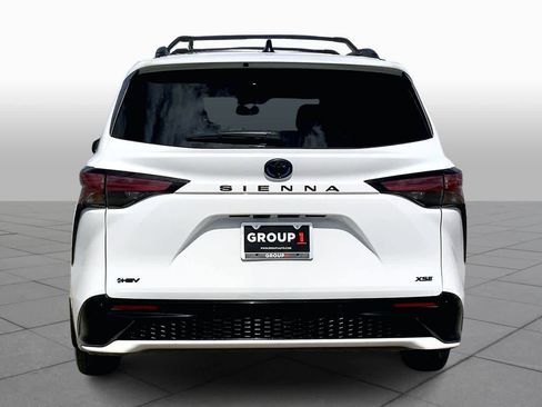 Used 2025 Toyota Sienna XSE w/ XSE Plus Package image 5