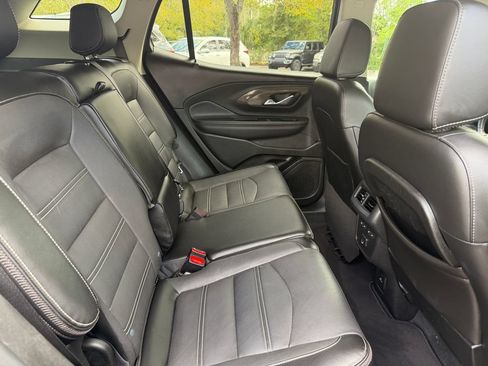 Used 2022 GMC Terrain Denali w/ Denali Premium Package AWD/4WD image 9