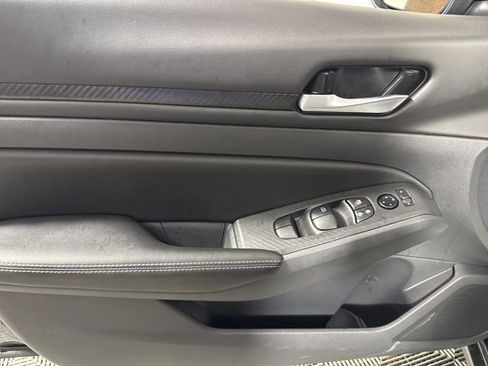 Used 2025 Nissan Altima 2.5 SV image 16