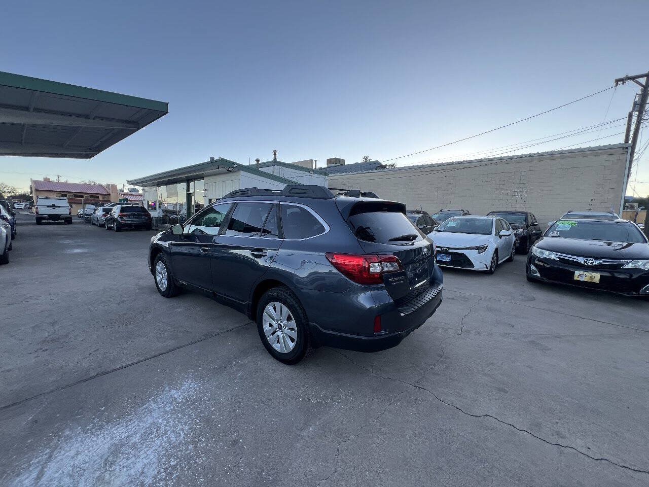 Used 2017 Subaru Outback 2.5i Premium AWD/4WD image 5