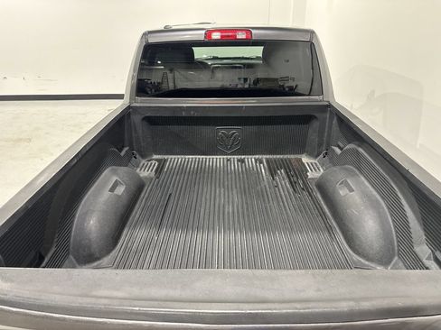 Used 2015 RAM 1500 Express RWD image 26