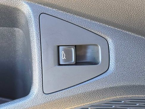 Used 2025 Volkswagen Jetta SE image 25