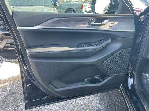 Used 2024 Jeep Grand Cherokee Limited image 26