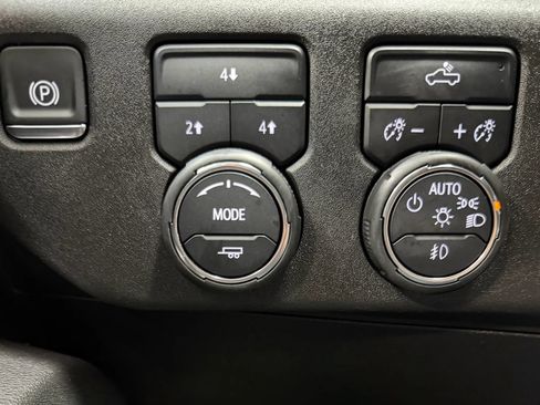 Used 2025 Chevrolet Silverado 2500 LT w/ Convenience Package AWD/4WD image 27