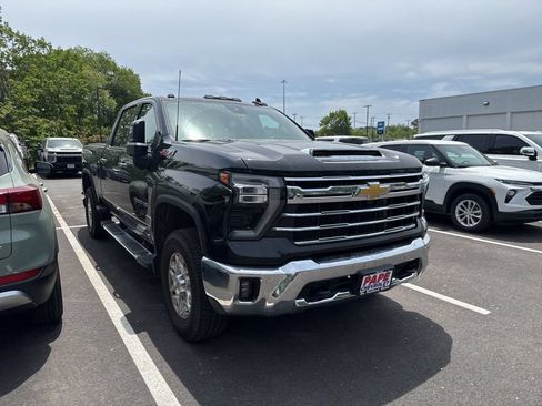 Used 2024 Chevrolet Silverado 2500 LTZ w/ LTZ Plus Package AWD/4WD image 2