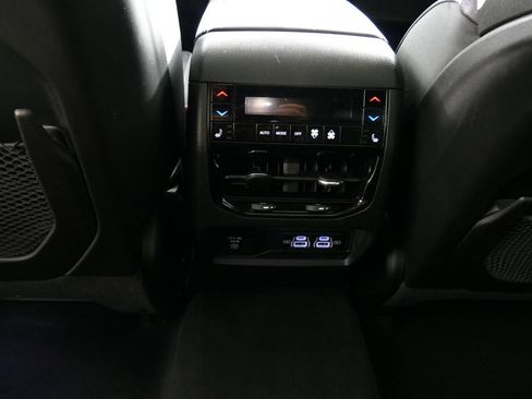 Used 2023 Jeep Grand Cherokee Overland w/ Luxury Tech Group IV AWD/4WD image 28