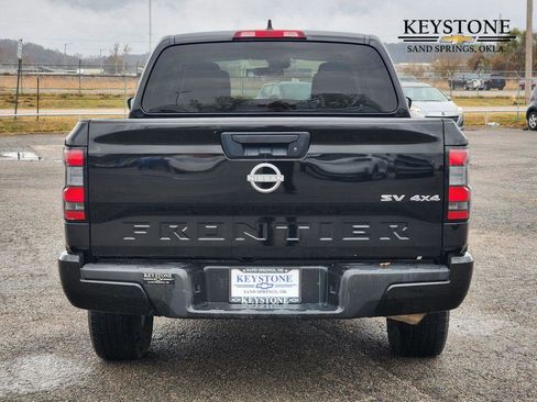Used 2024 Nissan Frontier SV image 6