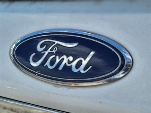 Certified 2020 Ford Explorer XLT w/ Equipment Group 202A image 5