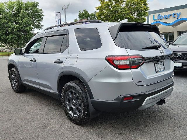 Used 2025 Honda Pilot TrailSport image 4
