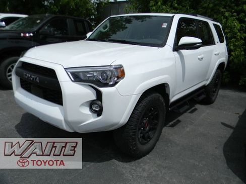 Used 2023 Toyota 4Runner SR5 Premium w/ Moonroof Package AWD/4WD image 5