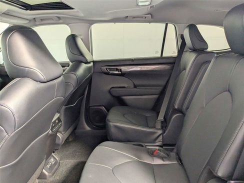 New 2026 Toyota Highlander Limited image 25