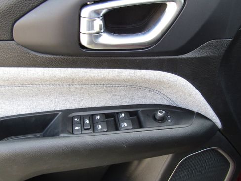 Used 2022 Jeep Compass Latitude image 21