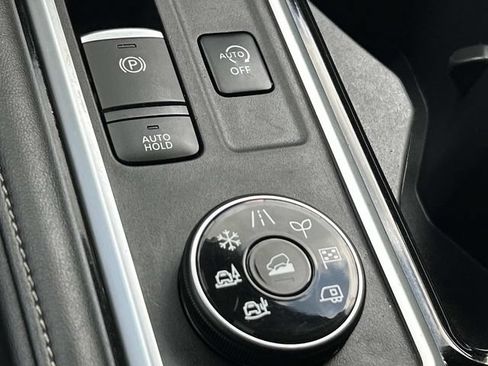 Used 2022 Nissan Pathfinder S AWD/4WD image 31
