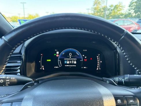 Used 2025 Toyota Camry SE FWD image 25
