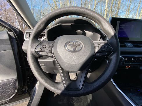 Used 2024 Toyota RAV4 XLE image 32