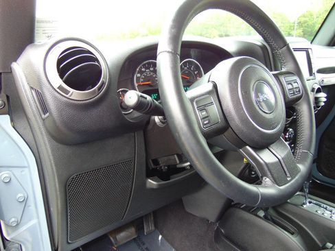 Used 2015 Jeep Wrangler Unlimited Sport w/ Quick Order Package 24S AWD/4WD image 19