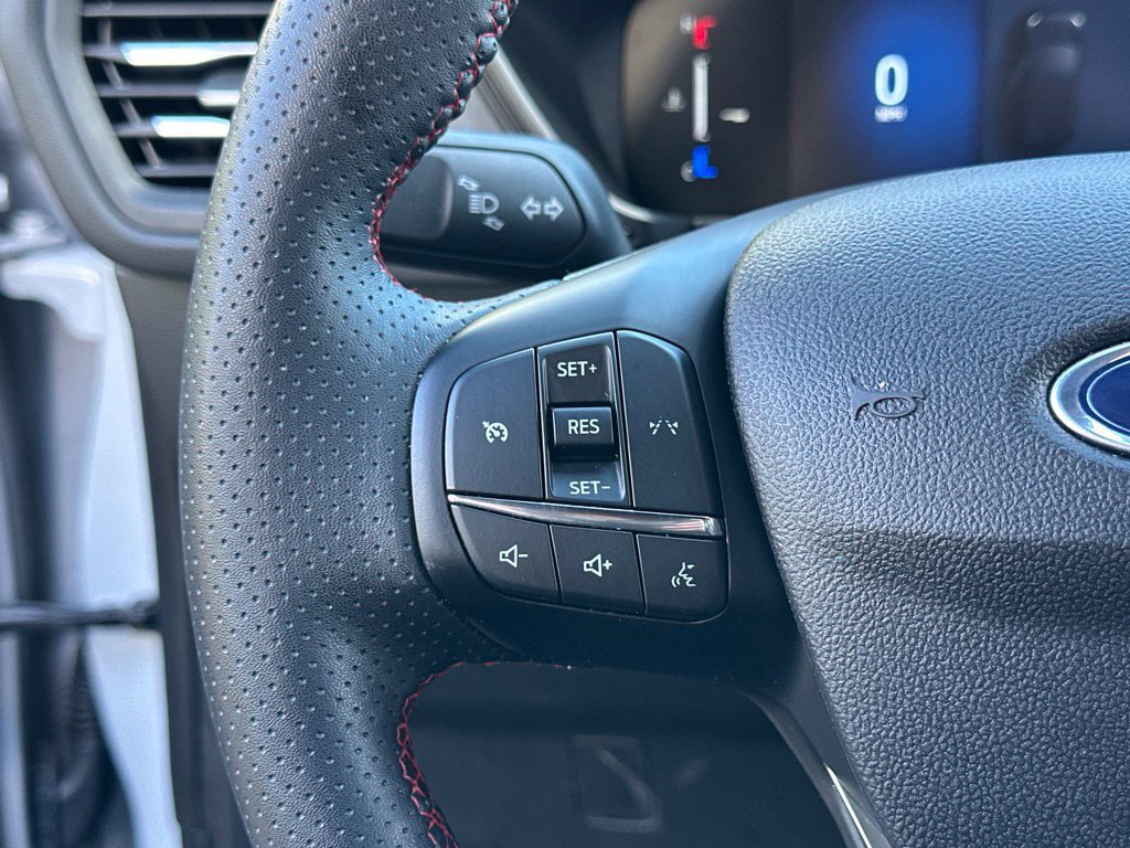 Used 2025 Ford Escape ST-Line Select AWD/4WD image 4