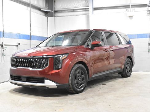 Used 2025 Kia Carnival FWD image 7