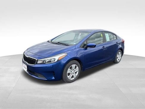 Used 2017 Kia Forte LX image 3