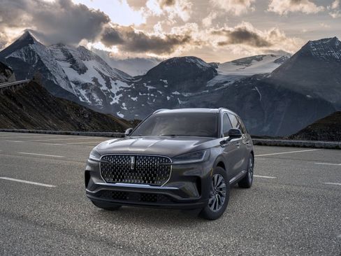 New 2026 Lincoln Aviator AWD image 2