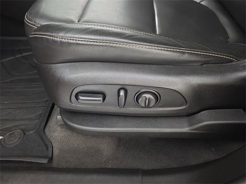 Used 2019 Chevrolet Traverse RS image 18