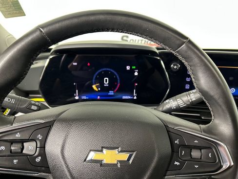 Used 2024 Chevrolet Trax LT w/ Sunroof Package FWD image 13