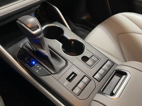 Used 2022 Toyota Highlander XLE image 24