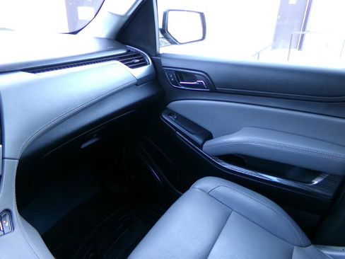 Used 2019 Chevrolet Suburban LT image 31