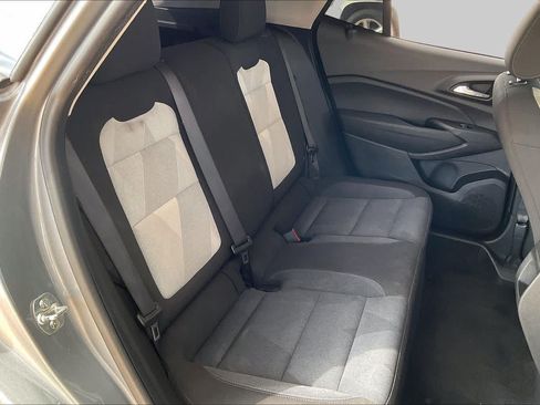 Used 2024 Chevrolet Trax LS w/ LS Convenience Package FWD image 17
