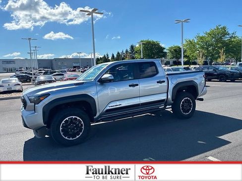 Used 2024 Toyota Tacoma TRD Off-Road w/ TRD Off Road Premium Package AWD/4WD image 16