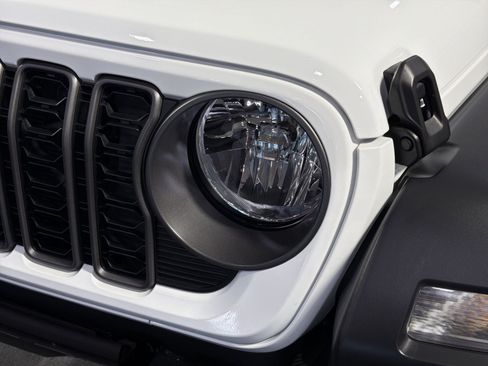Used 2024 Jeep Wrangler Unlimited Sport AWD/4WD image 13