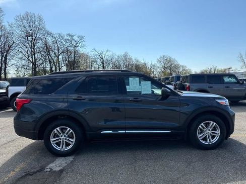 Certified 2022 Ford Explorer XLT w/ Equipment Group 202A AWD/4WD image 4
