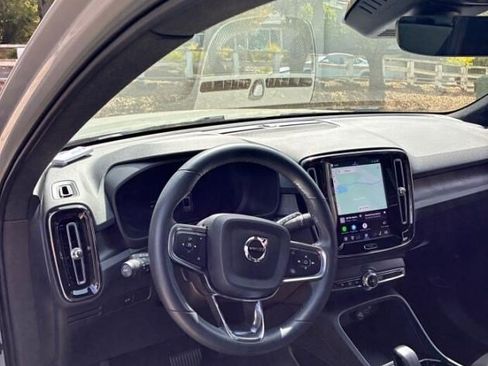 Used 2023 Volvo XC40 Recharge Ultimate AWD/4WD image 2