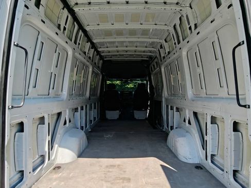 Used 2021 Mercedes-Benz Sprinter 2500 image 9