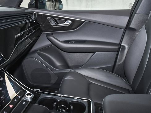 Used 2025 Audi Q7 3.0T Premium w/ Convenience Package image 56