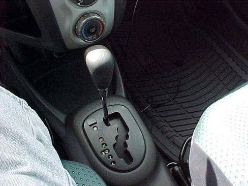 Used 2007 Toyota Yaris 2-Door Hatchback FWD image 16