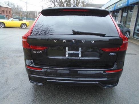 Used 2025 Volvo XC60 B5 Core image 5