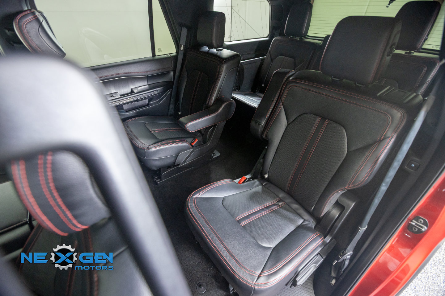 Used 2019 Ford Expedition Limited w/ Equipment Group 303A AWD/4WD image 38