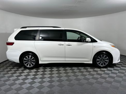 Certified 2020 Toyota Sienna Limited Premium image 4