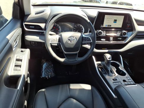Used 2023 Toyota Highlander XLE AWD/4WD image 8