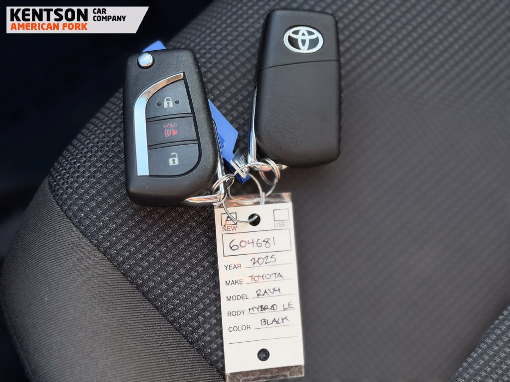 Used 2025 Toyota RAV4 LE AWD/4WD image 33