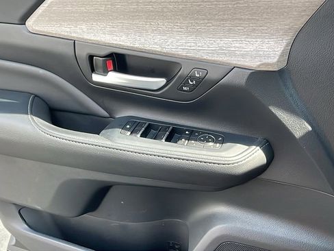 Certified 2024 Toyota Grand Highlander XLE image 28