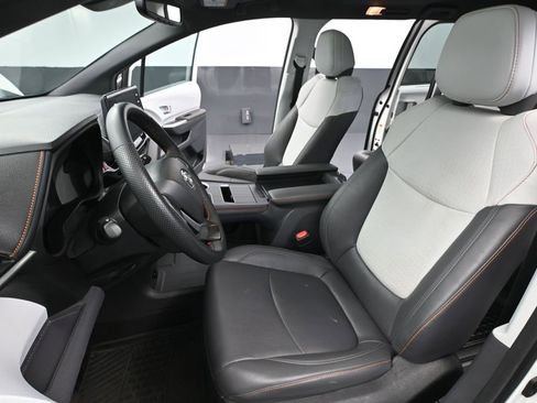 Used 2024 Toyota Sienna XSE AWD/4WD image 21