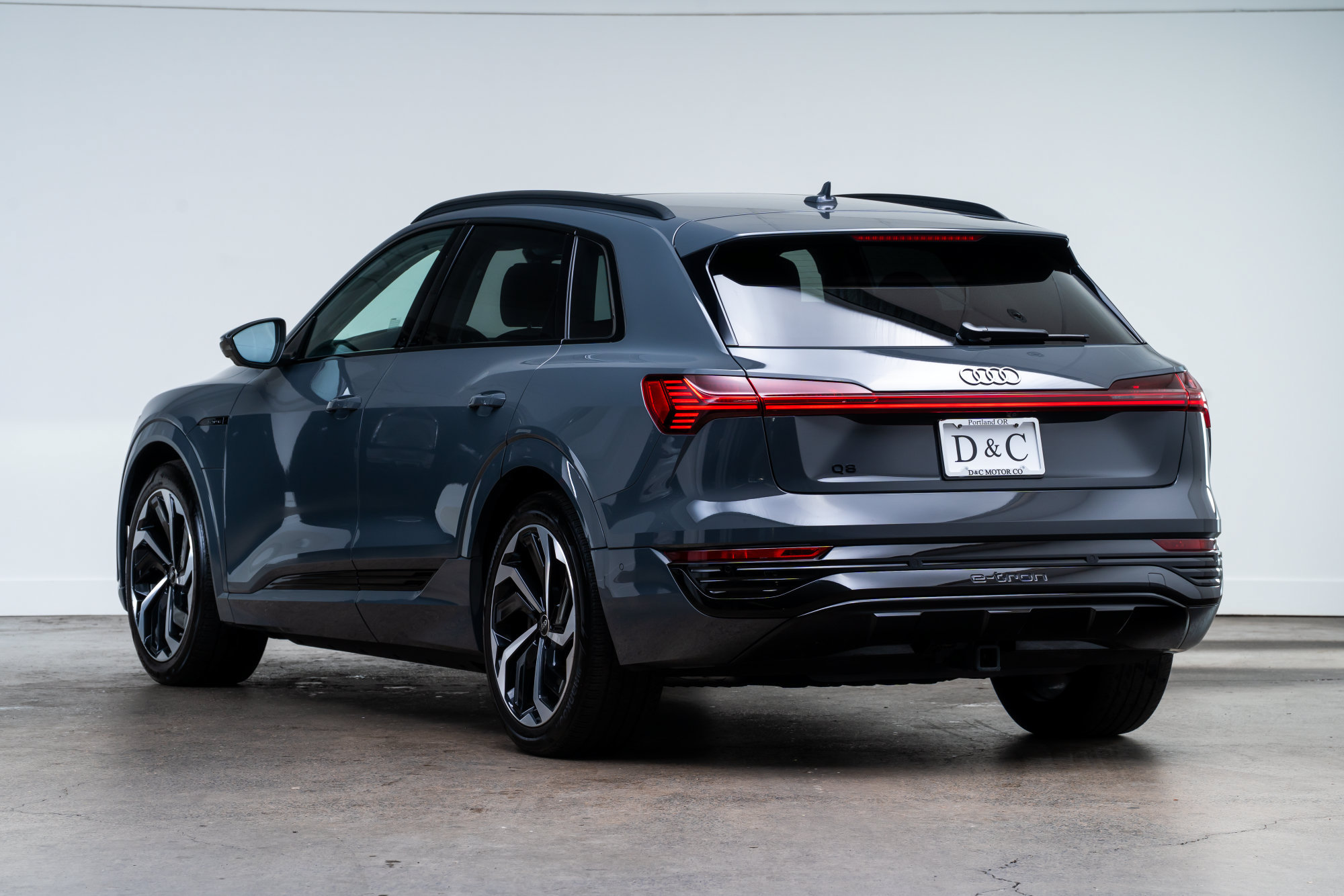 Used 2024 Audi Q8 e-tron Prestige w/ Prestige Package AWD/4WD image 5