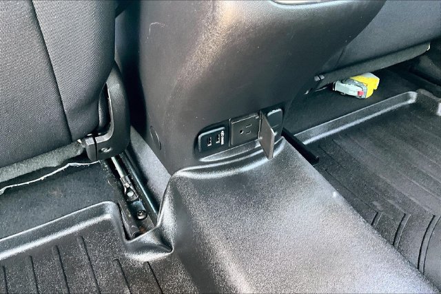 Used 2016 Chevrolet Malibu LT FWD image 16